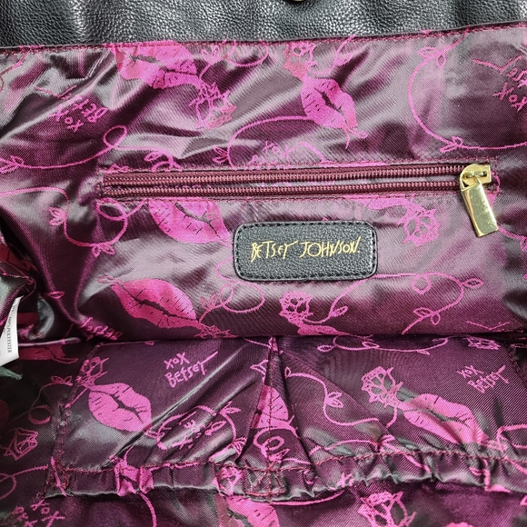 Betsey Johnson Heart Quilted Stripes Tote Bow - Picture 8 of 12